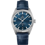 Quadrante blu sun-brushed a effetto torta pie con indici applicati e lancette in acciaio lucido luminescenti dell’Omega Constellation Globemaster 39 mm